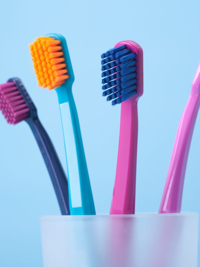 Important! Avoid keeping toothbrushes close together.